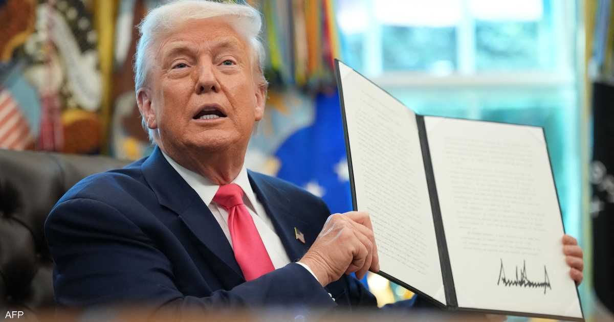 العالم اليوم - تطابق توقيع ترامب يحرج الحكومة الأميركية.. تفاصيل القصة