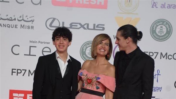 ظهور مفاجئ لهنا شيحة وابناءها يشعل عرض فيلم "شكوى رقم ٧١٣٣١٧" ضمن فعاليات مهرجان القاهرة