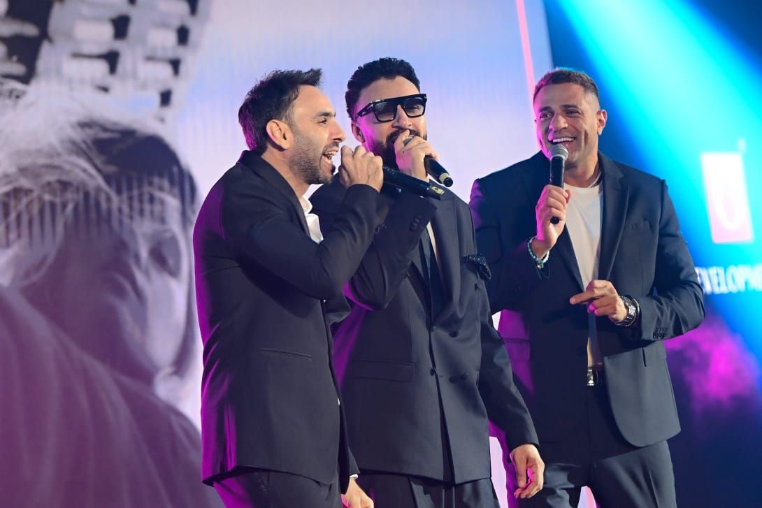 بالصور.. دعابة فريق "واما" مع الجمهور بحفل كامل العدد في القاهرة الجديدة