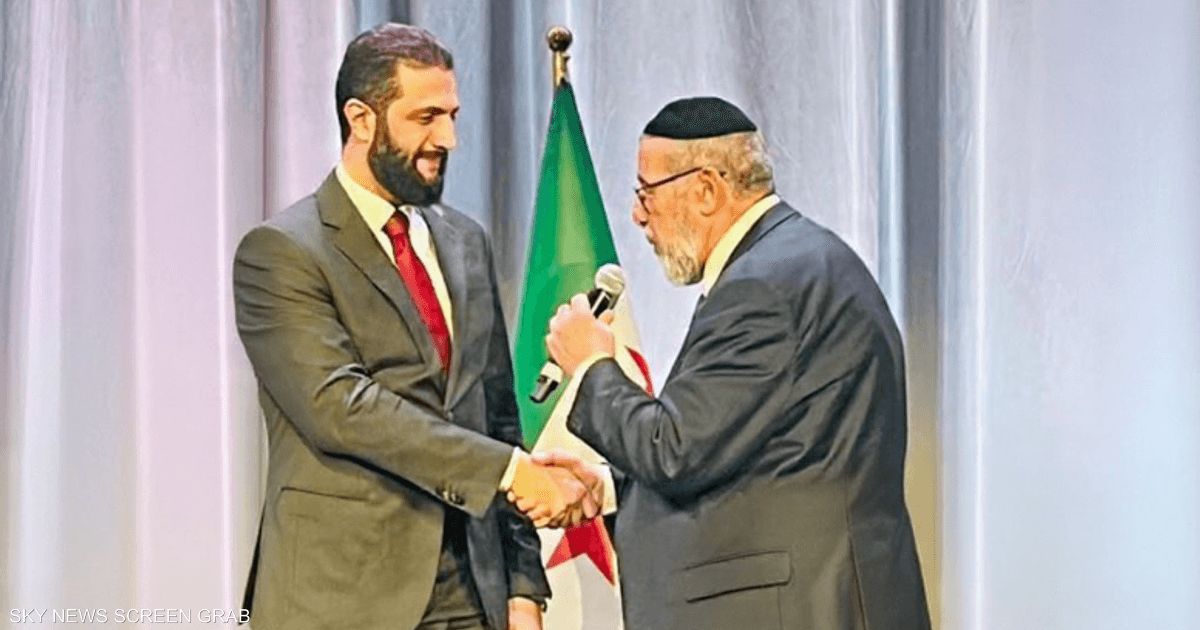 العالم اليوم - فيديو.. حاخام اليهود السوريين يبارك الشرع في واشنطن