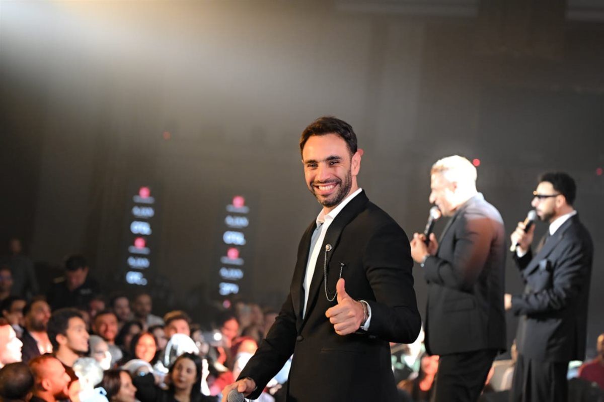 بالصور.. دعابة فريق "واما" مع الجمهور بحفل كامل العدد في القاهرة الجديدة