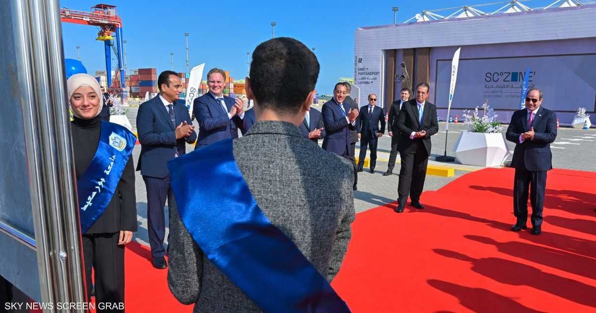 العالم اليوم - السيسي يفتتح محطات بحرية بالمنطقة الاقتصادية لقناة السويس