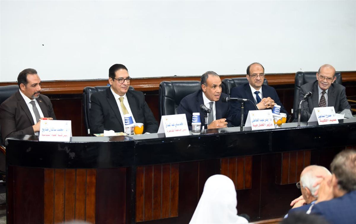 وزير الخارجية يلتقى طلاب كلية الاقتصاد والعلوم السياسية بجامعة القاهرة