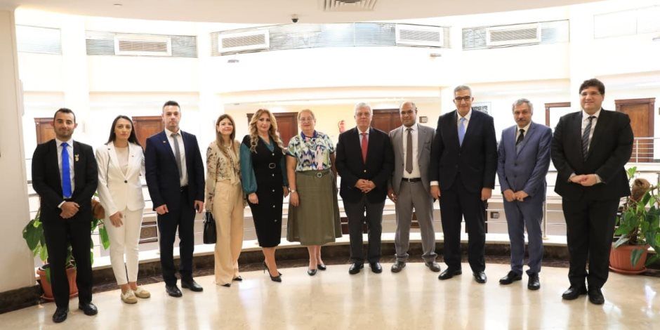 أيمن عاشور يبحث سبل التعاون مع وزيرة التعليم والعلوم وسفيرة دولة مقدونيا الشمالية بالقاهرة