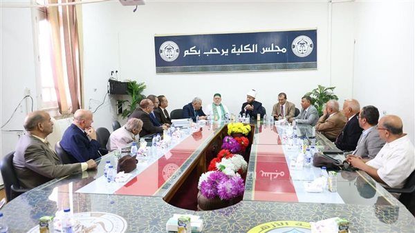 وزير الأوقاف يشارك في مناقشة رسالة ماجستير بكلية أصول الدين بالقاهرة