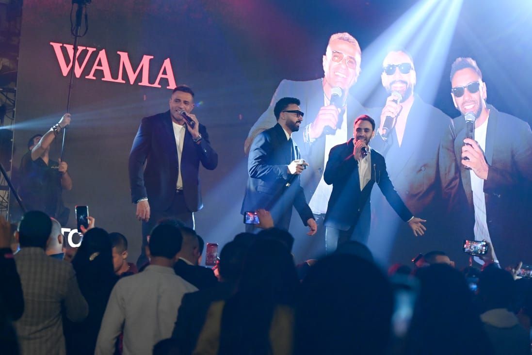 بالصور.. دعابة فريق "واما" مع الجمهور بحفل كامل العدد في القاهرة الجديدة