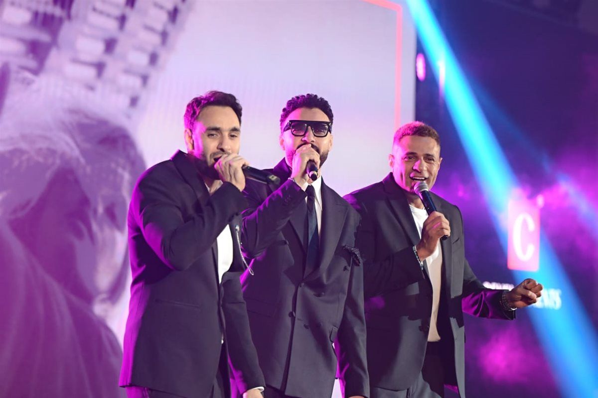 بالصور.. دعابة فريق "واما" مع الجمهور بحفل كامل العدد في القاهرة الجديدة