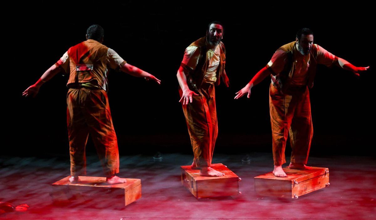 مسرحية "ماسح الأحذية" تتوَّج بجائزتين في مهرجان الكويت الدولي للمونودراما