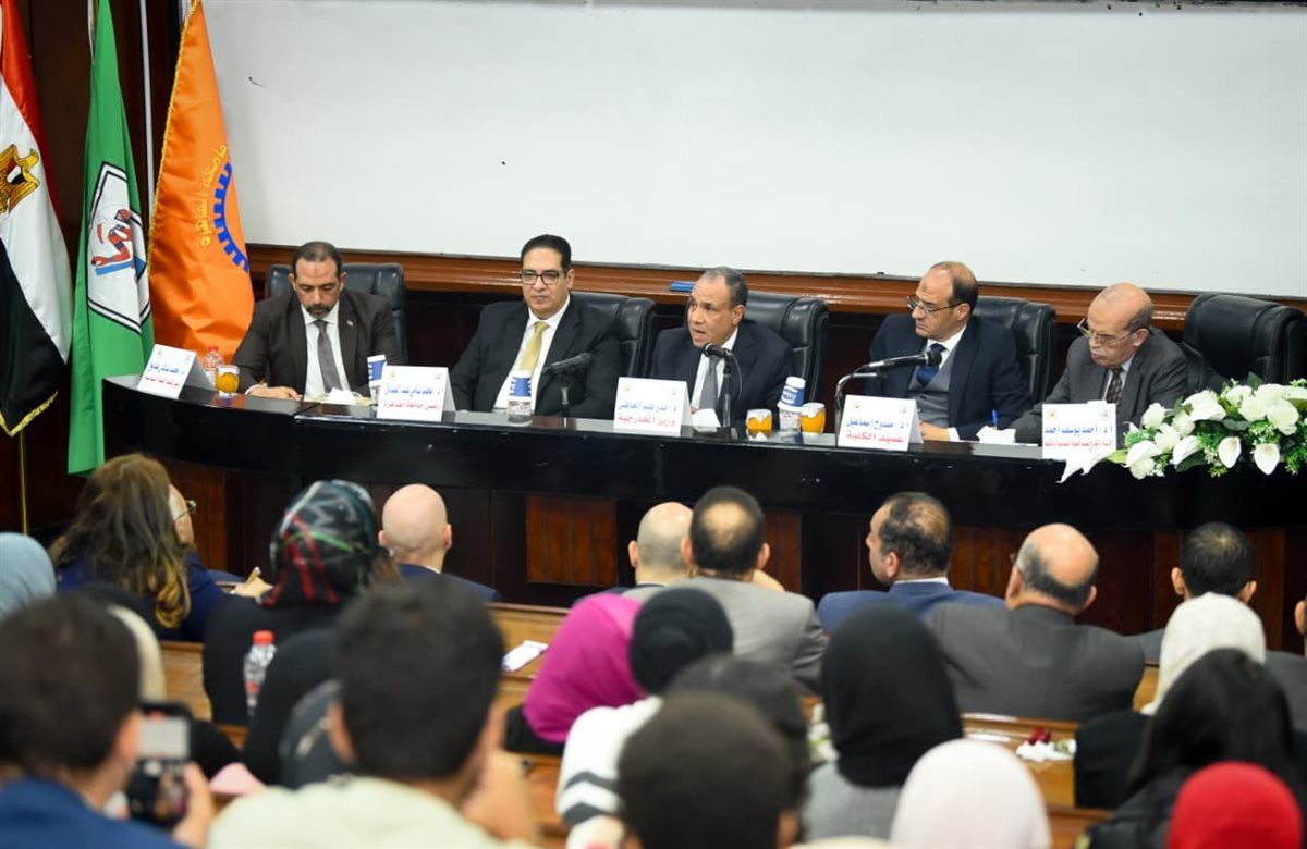 وزير الخارجية يلتقى طلاب كلية الاقتصاد والعلوم السياسية بجامعة القاهرة