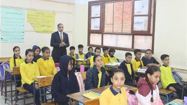 جولة تفقدية شاملة بمدارس جنوب الجيزة والعمرانية.. "عطية": المتابعة اليومية رؤية عمل وليست إجراء شكلي