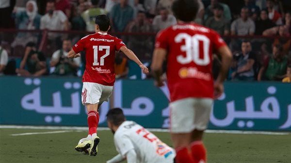 الأهلي يحدد خياراته الدفاعية.. شوبير يكشف الأقرب للانضمام