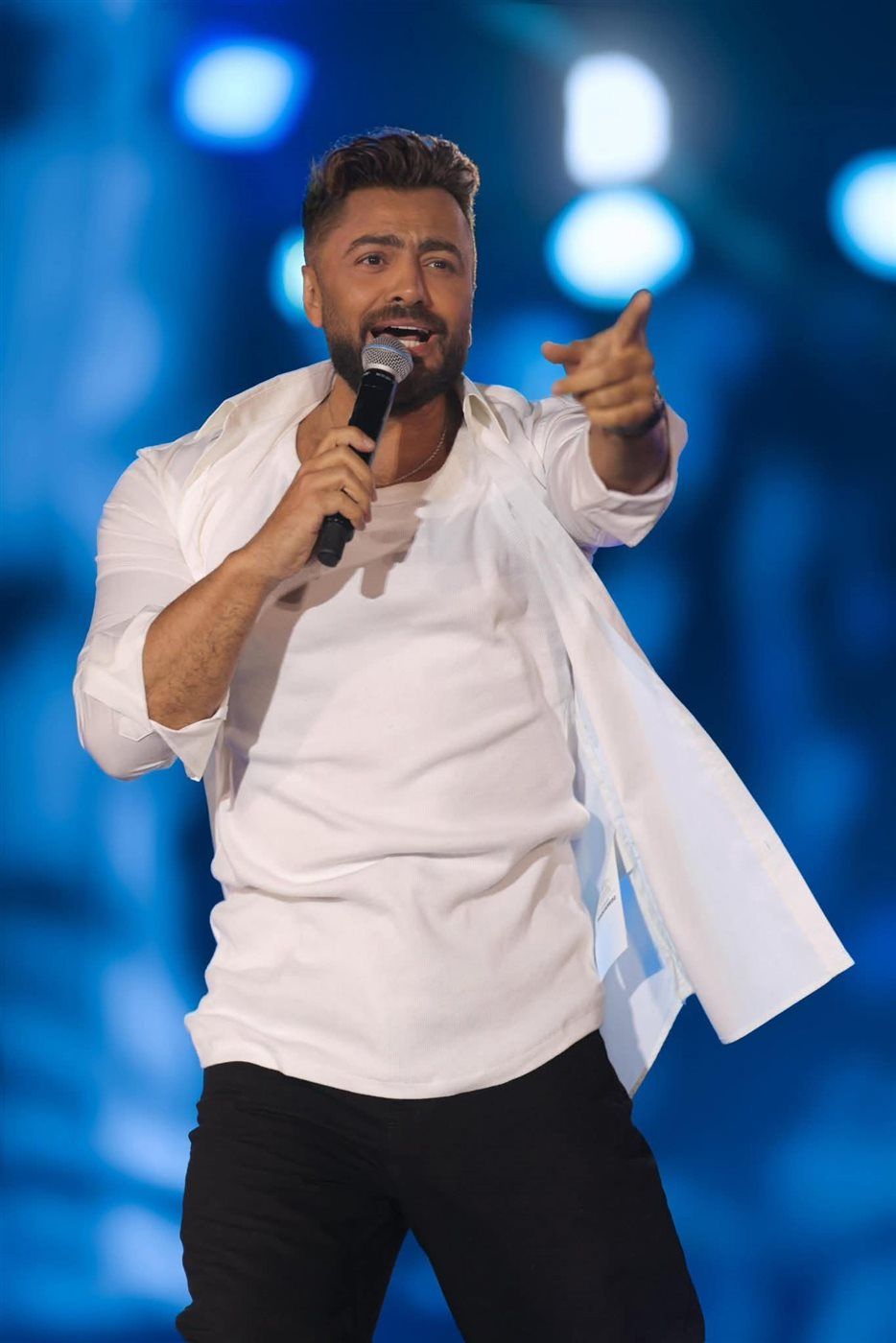 تأجيل تصوير إعلان تامر حسني بعد إجراؤه جراحة دقيقة وهو حاليًا بمرحلة النقاهة