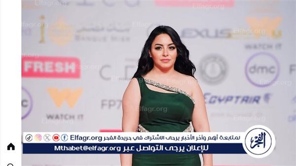 إلهام عبد البديع تخطف الأنظار بإطلالة زمردية فاخرة على السجادة الحمراء بـ القاهرة السينمائي