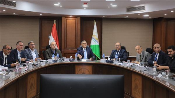 محافظ الجيزة يعقد اللقاء الأسبوعي لبحث شكاوى المواطنين