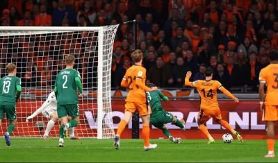 هولندا وألمانيا إلى نهائيات كأس العالم