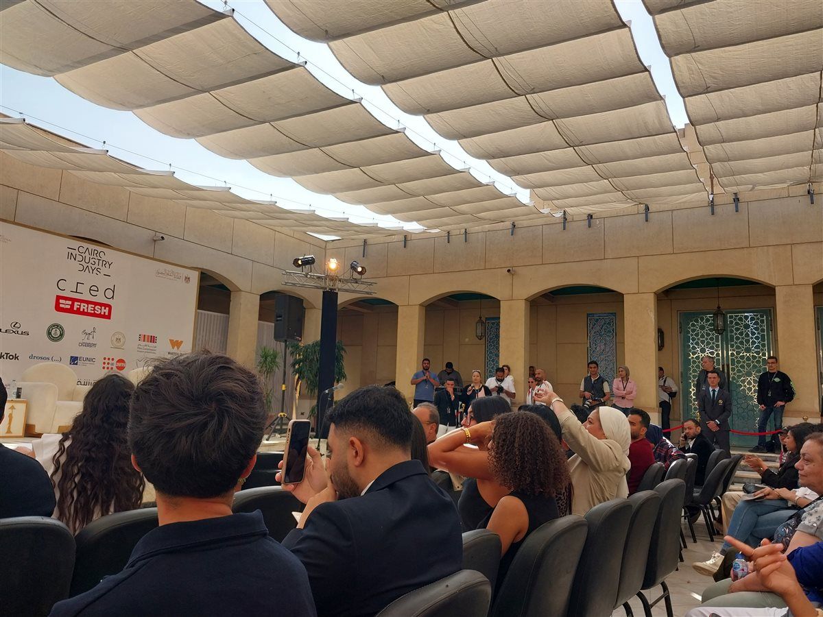 وسط حضور نجوم الفن.. زحام شديد من الجمهور علي عرض فيلم وجع الفراق لـ جميلة سامح عبد العزيز