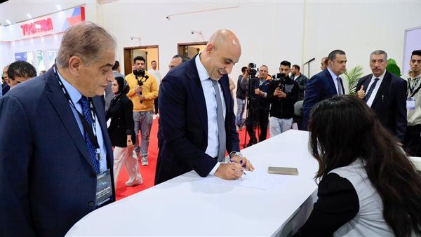 عبد اللطيف يؤكد حرص الوزارة على توسيع الشراكات التي ترتقي بمنظومة التعليم المصري