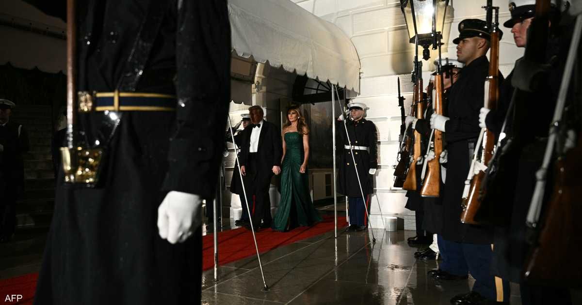 العالم اليوم - بالأخضر.. فستان ميلانيا يسرق الأضواء في البيت الأبيض