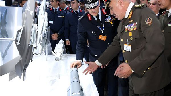 رئيس أركان حرب القوات المسلحة يعود إلى أرض الوطن عقب مشاركته فى فعاليات معرض " دبى الدولى للطيران 2025