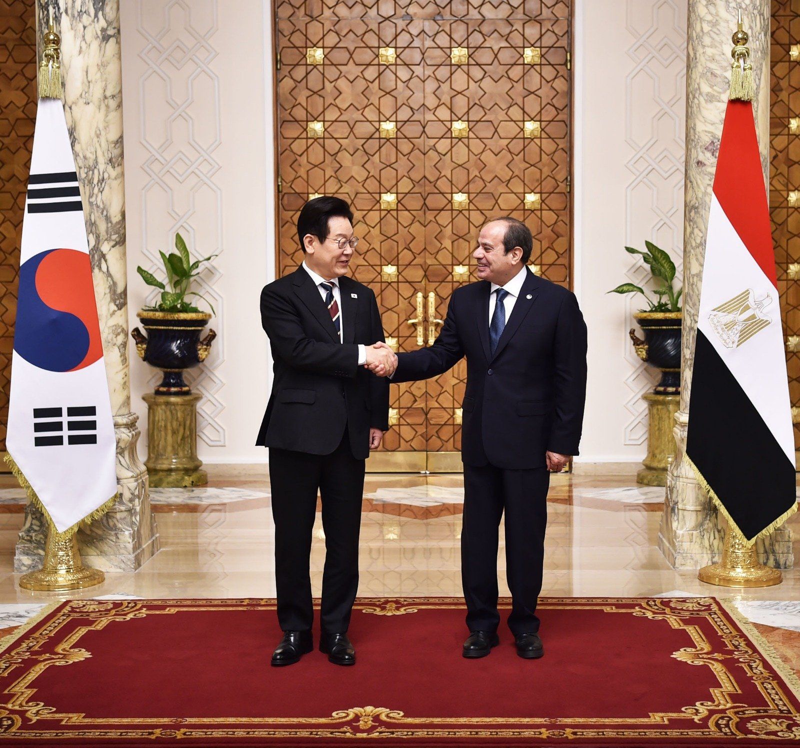 مصر وكوريا تسعيان إلى تعزيز العلاقات فى مجال الصناعات الدفاعية