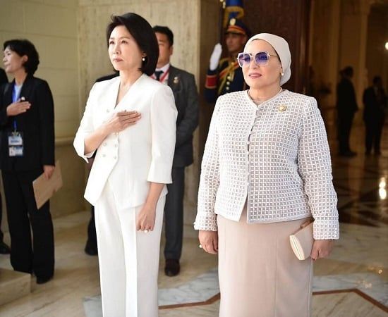 السيدة انتصار السيسي ترحب بقرينة رئيس كوريا الجنوبية: أهلا بكم فى مصر