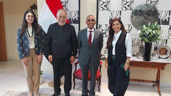 أشرف زكي يشيد بحفاوة استقبال ياسر شعبان خلال مشاركته في مهرجان الخليج السينمائي بعُمان