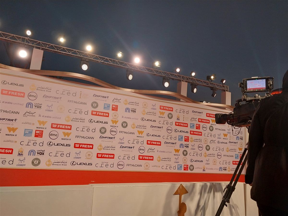 بالصور.. استعدادات حفل ختام مهرجان القاهرة السينمائي الدولي في دورته الـ46