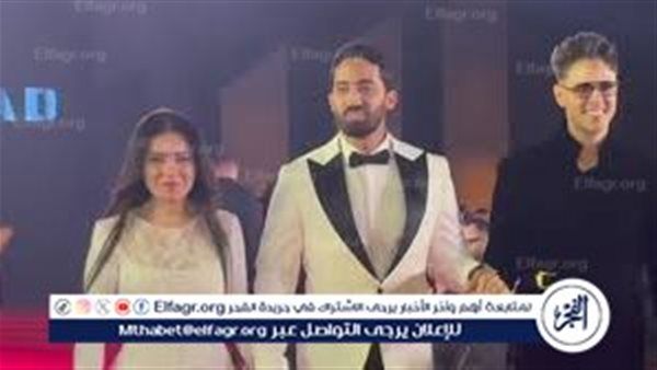 مي عز الدين تخطف الأنظار في أول ظهور رسمي مع زوجها أحمد تيمور بعرض أزياء إسلام سعد