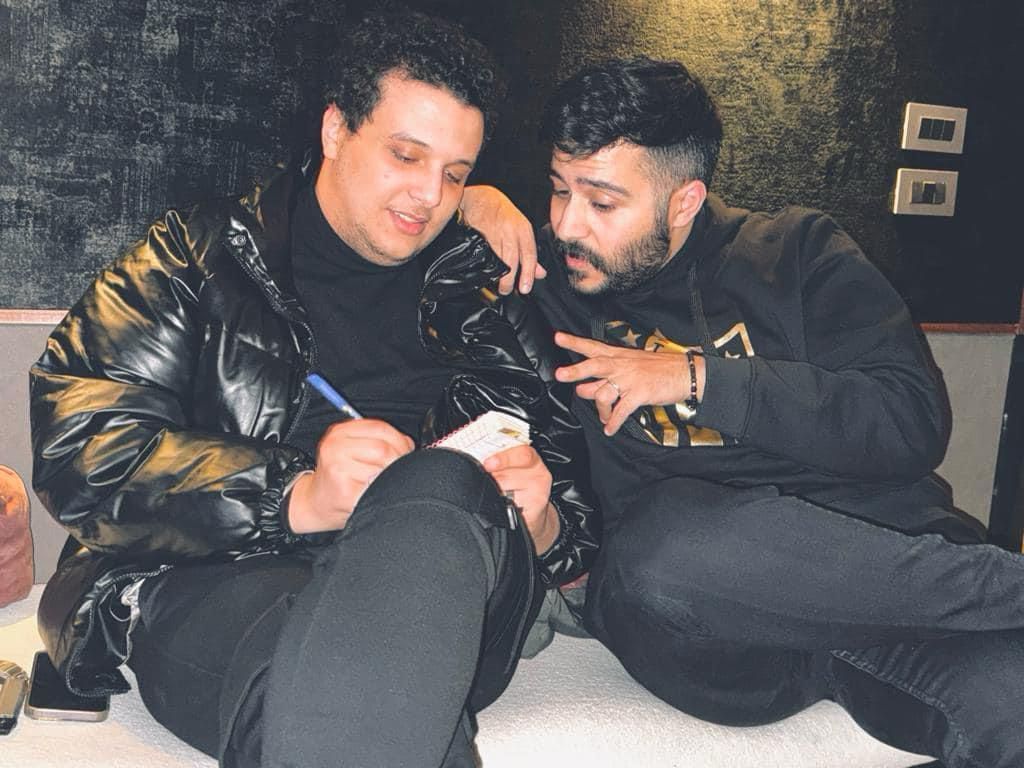 أحمد كامل يطرح ميني ألبوم جديد بتوقيع الشاعر مصطفى ناصر بالكامل