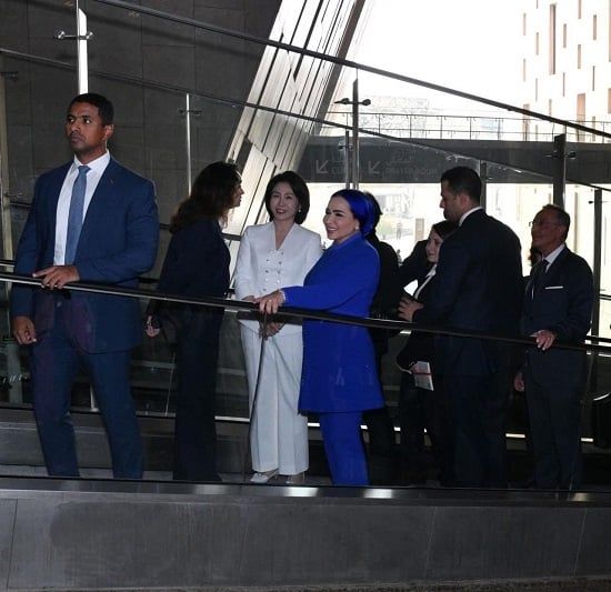 السيدة انتصار السيسى تستقبل قرينة رئيس كوريا بالمتحف الكبير.. وتؤكد: أشعر بالفخر
