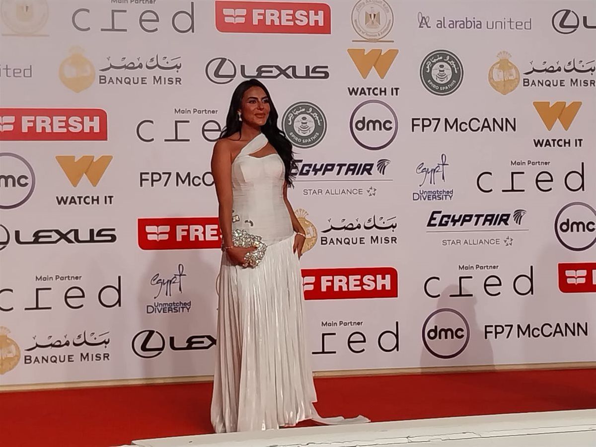 بالصور..نجمات الفن تتألق على السجادة الحمراء لختام مهرجان القاهرة السينمائي الدولي
