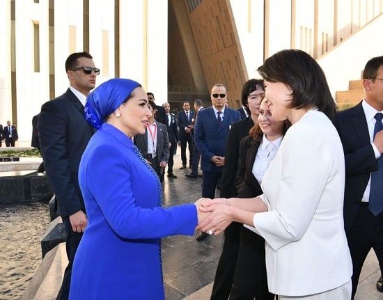 السيدة انتصار السيسى تستقبل قرينة رئيس كوريا بالمتحف الكبير.. وتؤكد: أشعر بالفخر