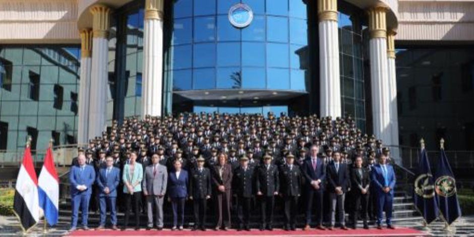 أكاديمية الشرطة تنظم دورة تدريبية لطالبات كلية الشرطة للتدريب على كشف الوثائق المزورة