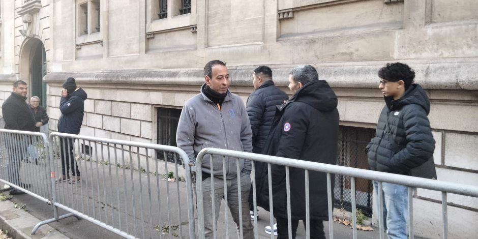 إقبال المصريين على سفارة مصر بباريس في اليوم الثاني للتصويت بانتخابات مجلس النواب