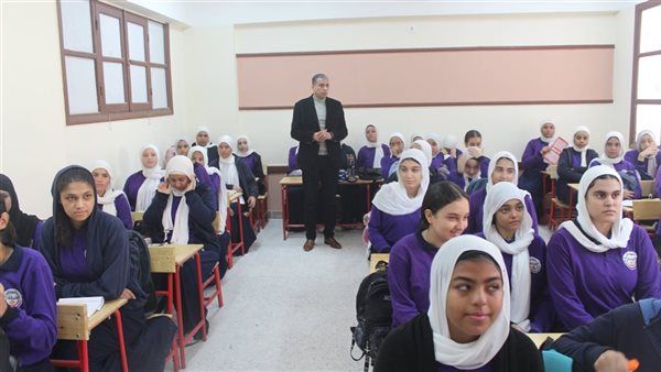 بسبب تحرشه بالطالبات..استبعاد معلم ووقفه عن العمل لحين انتهاء التحقيقات بالجيزة