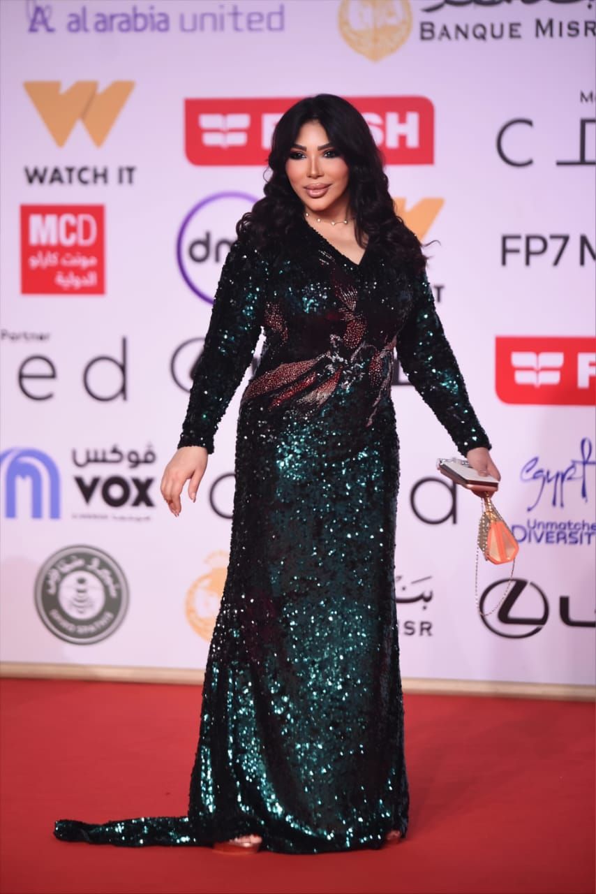 بفستان زيتي ملكي.. غادة إبراهيم تشعل ختام مهرجان القاهرة وتتصدر أهتمام السوشيال ميديا