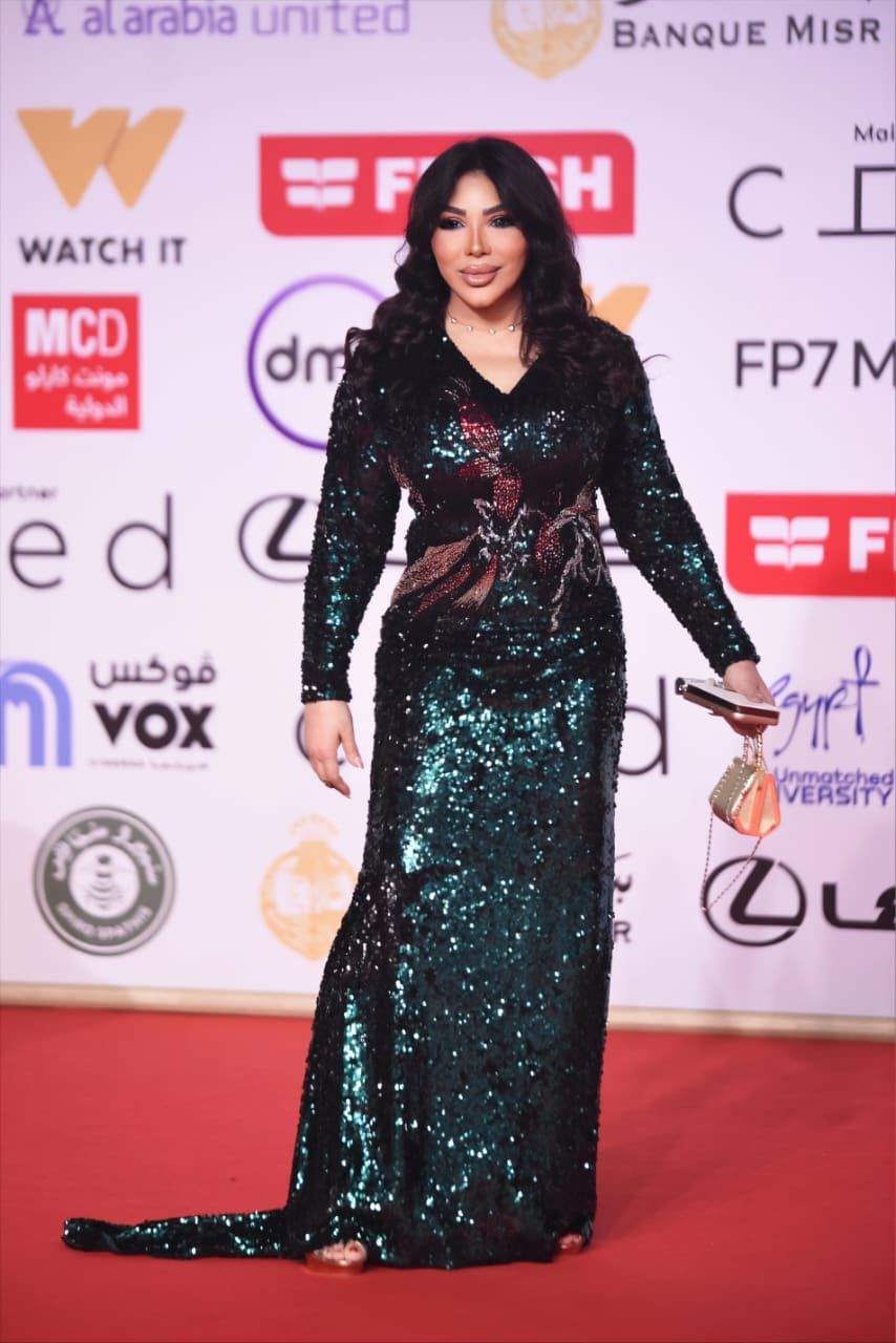 بفستان زيتي ملكي.. غادة إبراهيم تشعل ختام مهرجان القاهرة وتتصدر أهتمام السوشيال ميديا