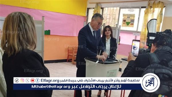 وزير البترول كريم بدوي يدلي بصوته في الانتخابات البرلمانية بالتجمع الخامس