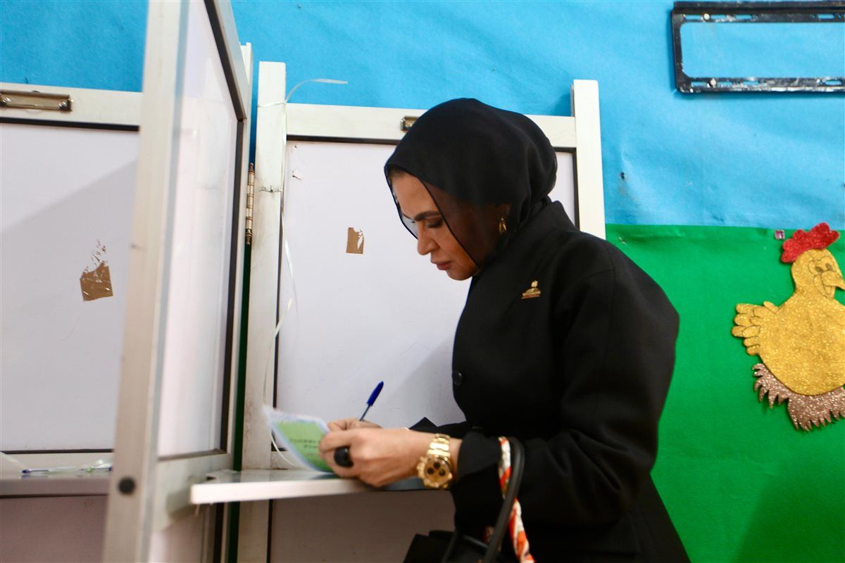 الدكتورة سحر نصر تدلي بصوتها فى انتخابات "مجلس النواب