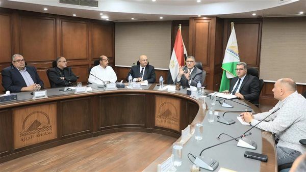 استقبال 64 طلبًا من المواطنين بالعجوزة عقب الإعلان عن منظومة إحلال واستبدال التوك توك بالمركبات الجديدة