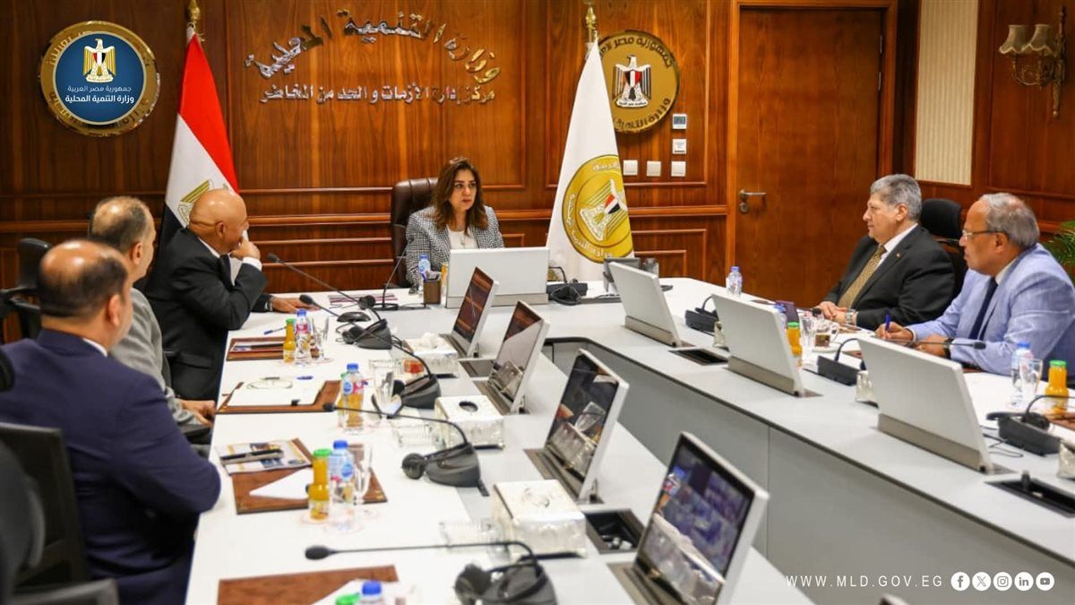 وزيرة التنمية المحلية تتابع سير انتخابات المرحلة الثانية عبر مركز سيطرة الشبكة الوطنية للطوارئ