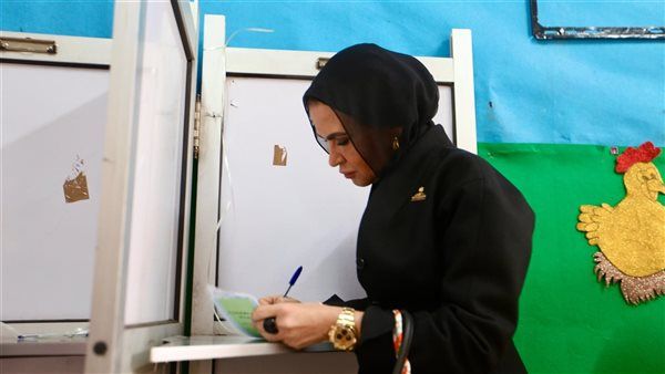 الدكتورة سحر نصر تدلي بصوتها فى انتخابات "مجلس النواب