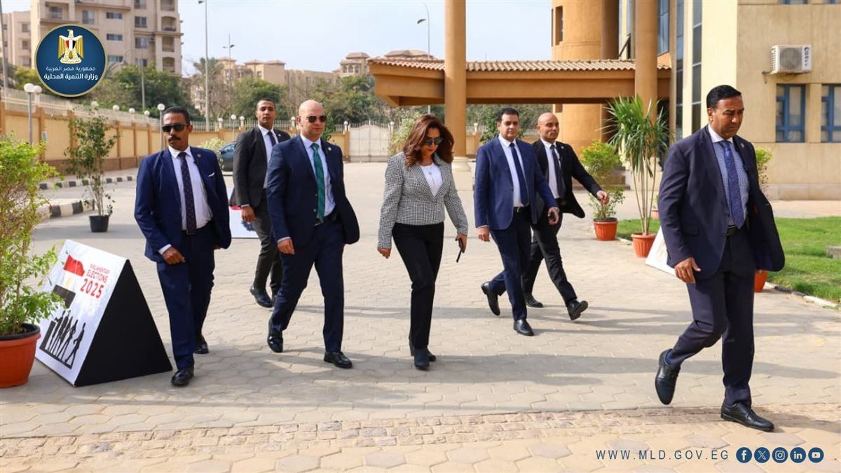 وزيرة التنمية المحلية تُدلي بصوتها في انتخابات مجلس النواب 2025 بالتجمع الأول