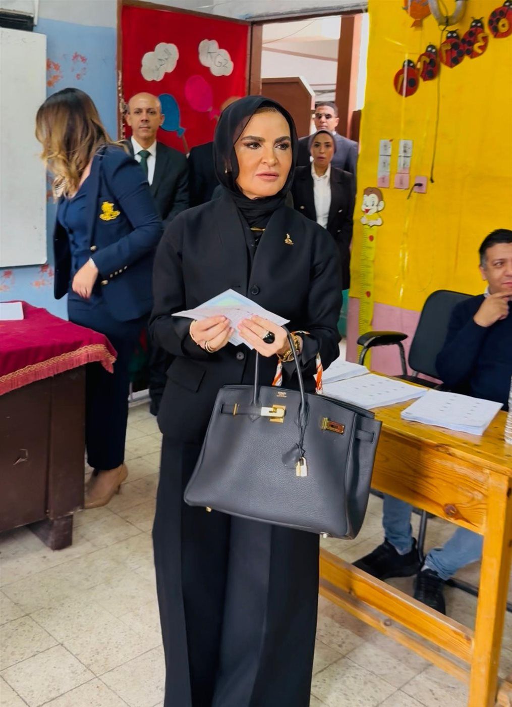 الدكتورة سحر نصر تدلي بصوتها فى انتخابات "مجلس النواب