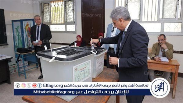 وزير السياحة يدلي بصوته: المشاركة الواسعة بالانتخابات ضمانة لاختيار برلمان قوي يعكس صوت المواطنين