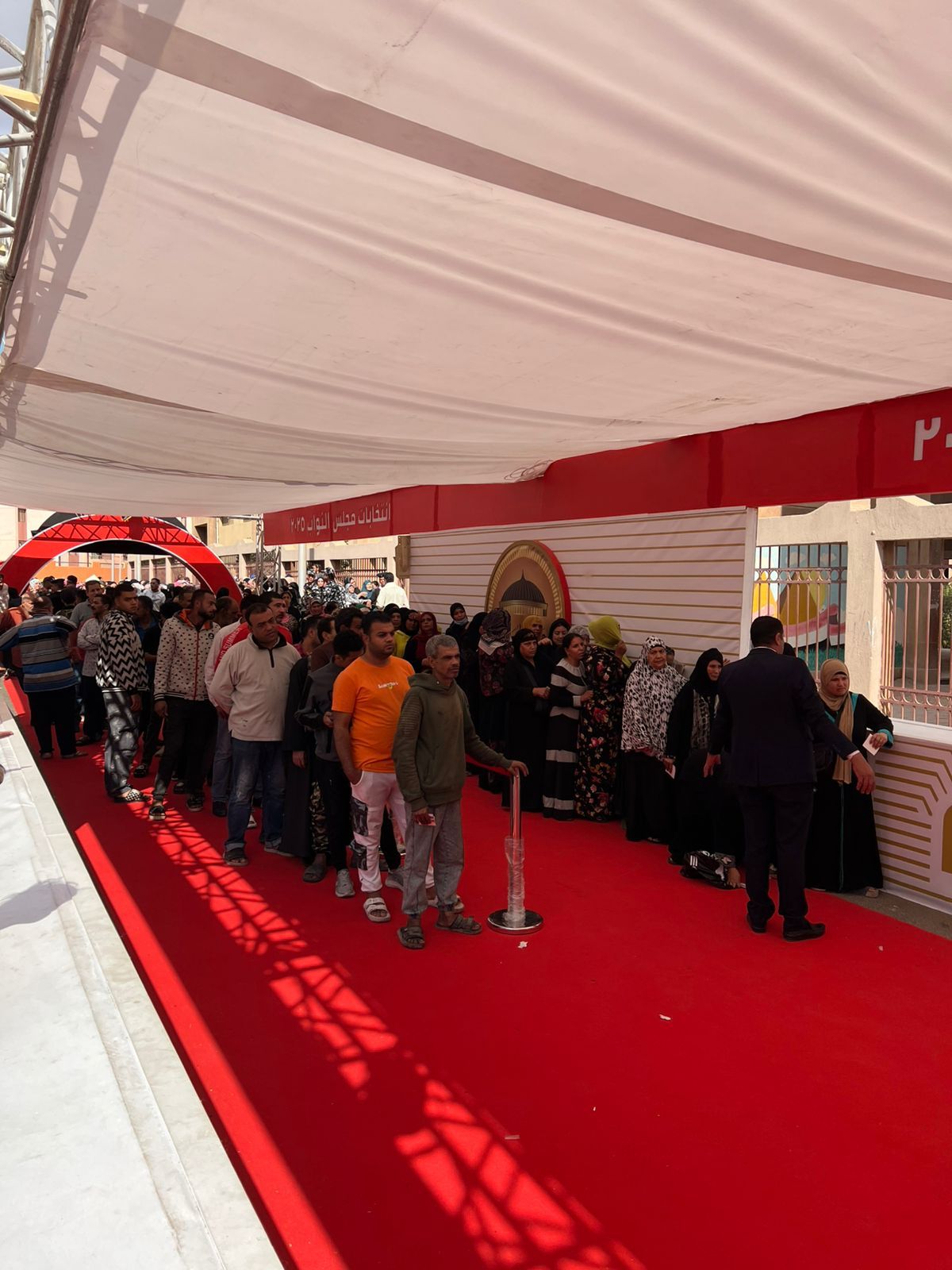 إقبال كثيف من الشباب للتصويت في ثاني أيام انتخابات النواب بالأسمرات.. صور