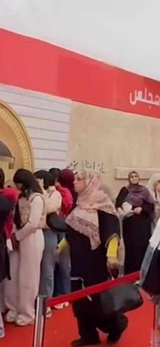 حضور شبابى أمام لجان حدائق القبة لإدلاء بأصواتهم بانتخابات النواب.. صور