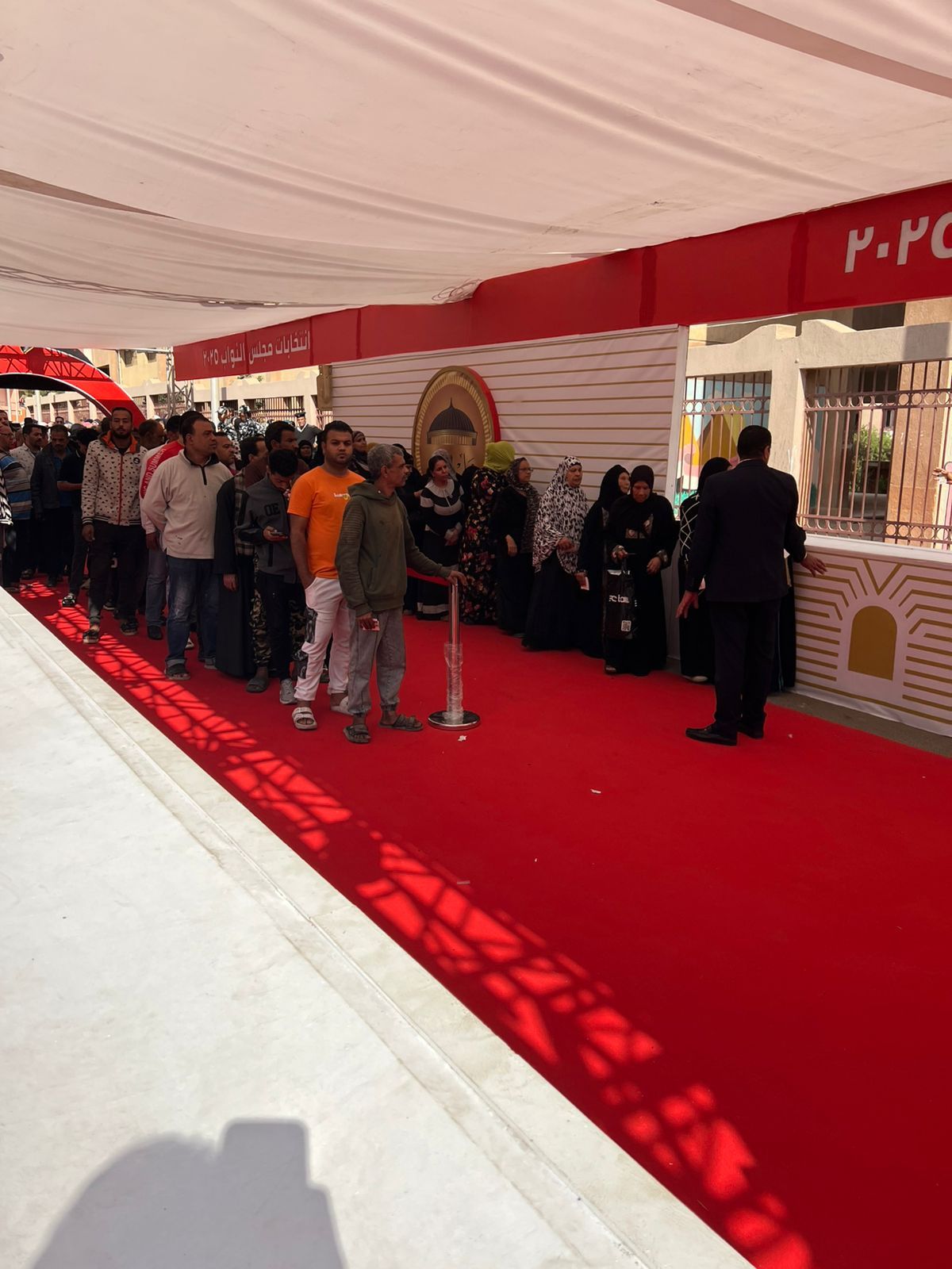 إقبال كثيف من الشباب للتصويت في ثاني أيام انتخابات النواب بالأسمرات.. صور