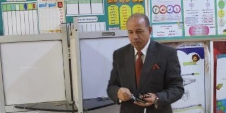 رئيس جامعة المنصورة يدلى بصوته فى انتخابات مجلس النواب 2025
