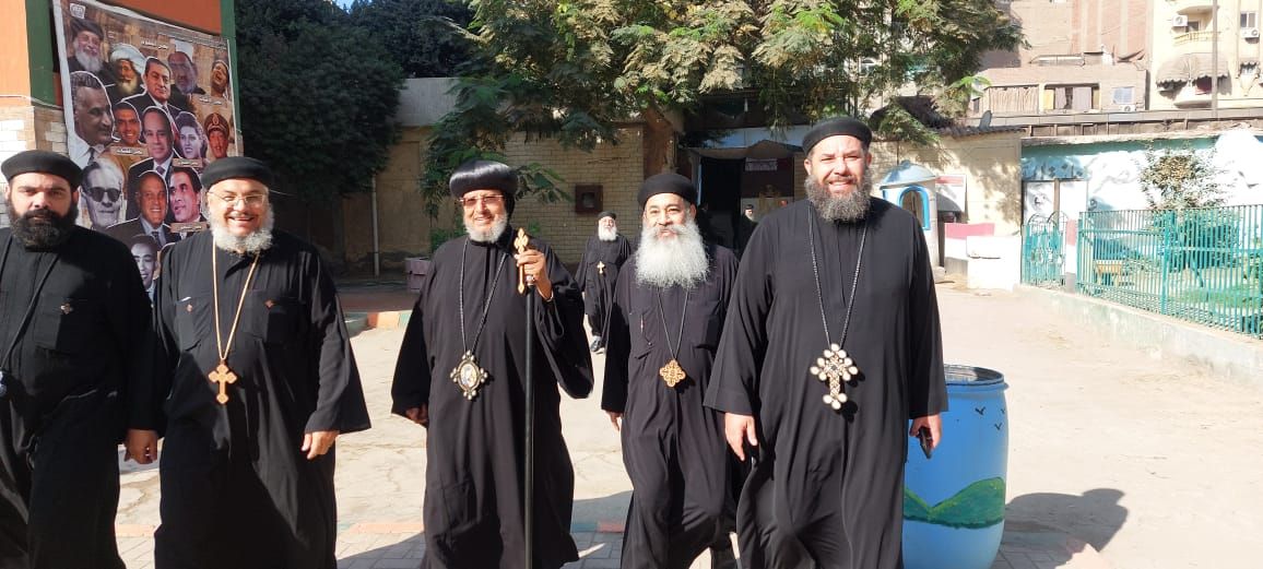 الأنبا مرقس مطران شبرا الخيمة يدلى بصوته فى انتخابات مجلس النواب